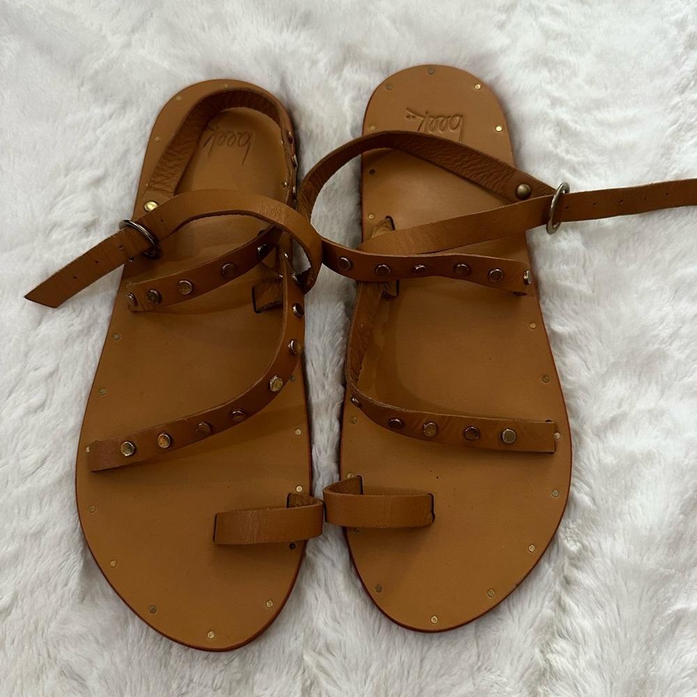 Beek Lotikeet Sandals